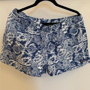Patagonia Women's Barley Baggies 2.5” shorts, size L - never worn!